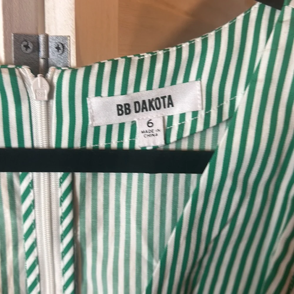 BB Dakota Green and White Striped V Neck Dress With Belt - Picture 4 of 7